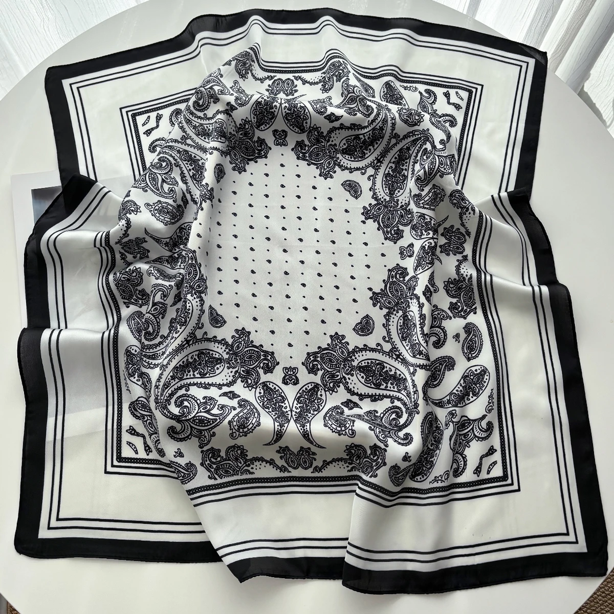 foulard carré de luxe pour femmes dames hijab 70*70cm élégant foulard bandanas tache douce fausse soie foulards châle chaînes