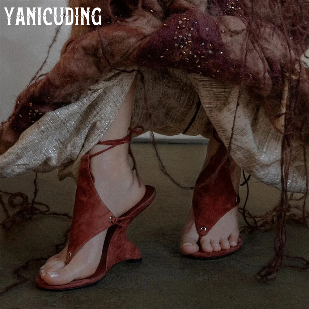 sandales tongs compensées sculptées, sandales d'été à bout rond, style nouveauté, bride à la cheville, sandales d'été multicolores pour femmes