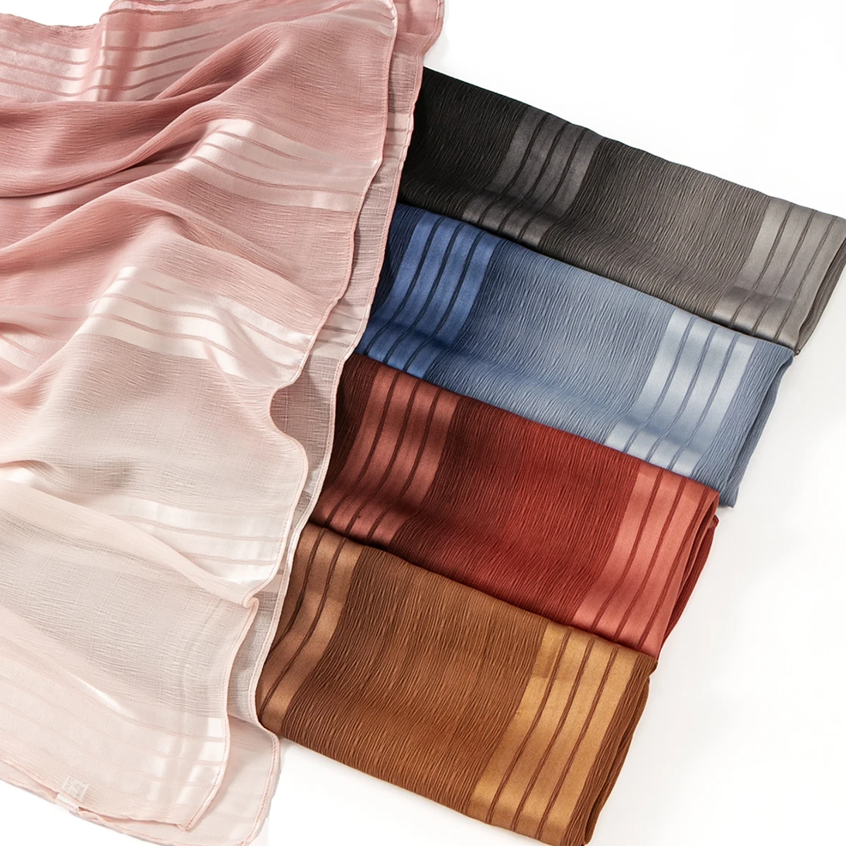Foulard Hijab en Satin de soie froissé dégradé, châle solide en mousseline de soie pour femmes musulmanes, écharpe en fil Premium, Turban islamique pour Ramadan Foulard Hijab en Satin de soie froissé dégradé, châle solide en mousseline de soie pour femmes musulmanes, écharpe en fil Premium, Turban islamique pour Ramadan