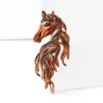Broches de tête de cheval en strass pour femmes, broches d&rsquo;animaux de luxe polyvalentes, accessoires de fête décontractés pour amis, bijoux à la mode, cadeaux