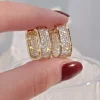 10 paires de boucles d'oreilles huggie en zircon, accessoire d'oreille élégant, bijoux idéaux, cadeau pour femmes
