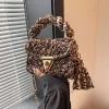 sac à bandoulière élégant au crochet avec pompon pour dames, sac fait à la main de style tendance avec textures tressées, nouvelle collection