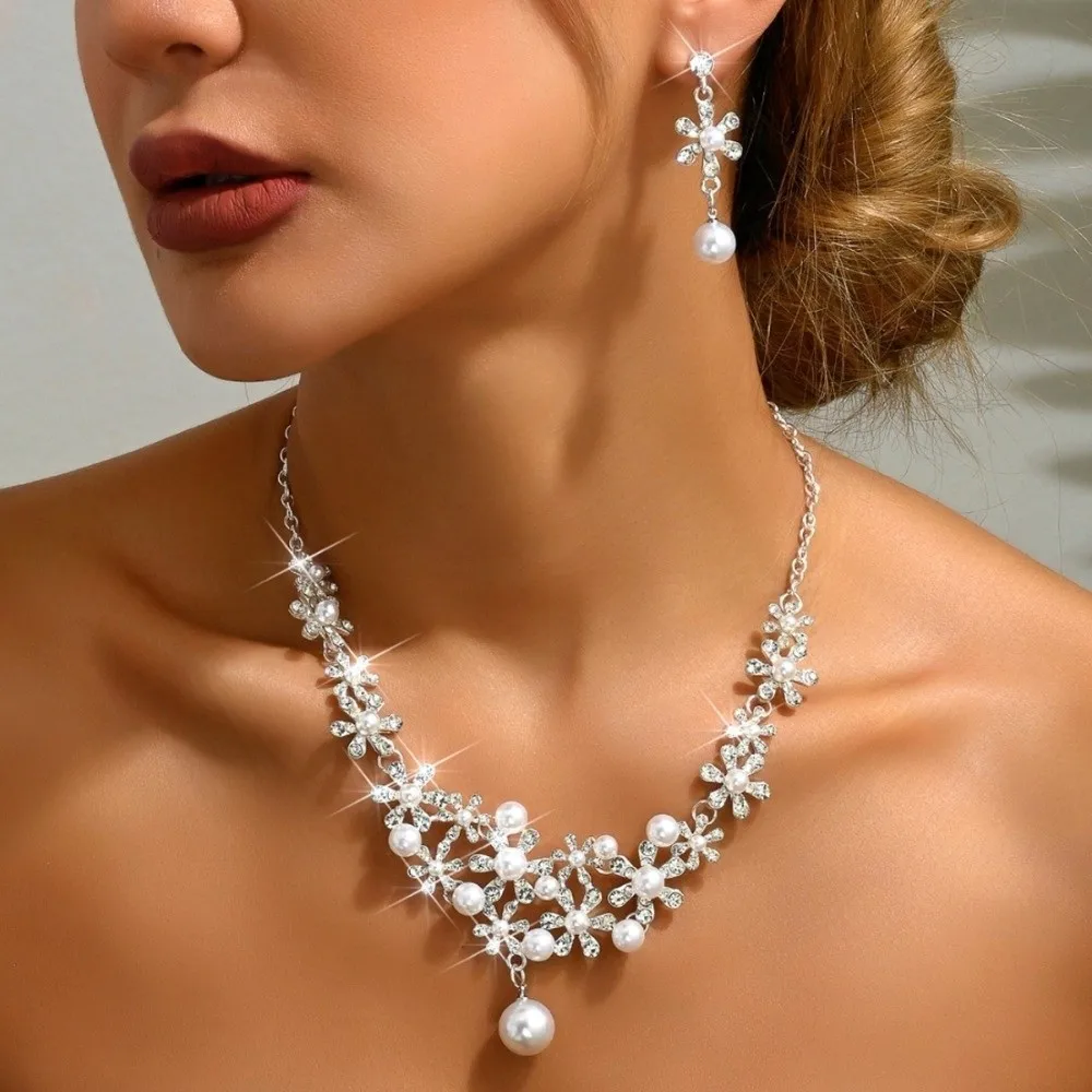 Ensemble de bijoux élégants en strass, collier de perles en alliage Vintage, oreilles scintillantes, collier de fleurs de Style coréen pour fête