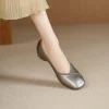 chaussures plates confortables à semelle souple pour femmes, nouveau style d'automne 2025, chaussures en cuir souple à talons bas, chaussures à enfiler à talons épais, meilleures ventes