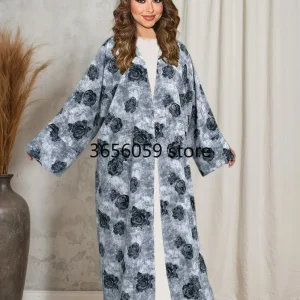 Abaya musulman d’été, Base grise, imprimé Rose noire, Long Cardigan pour femmes, vêtements islamiques élégants et modestes avec motif Floral artistique Abaya musulman d’été, Base grise, imprimé Rose noire, Long Cardigan pour femmes, vêtements islamiques élégants et modestes avec motif Floral artistique