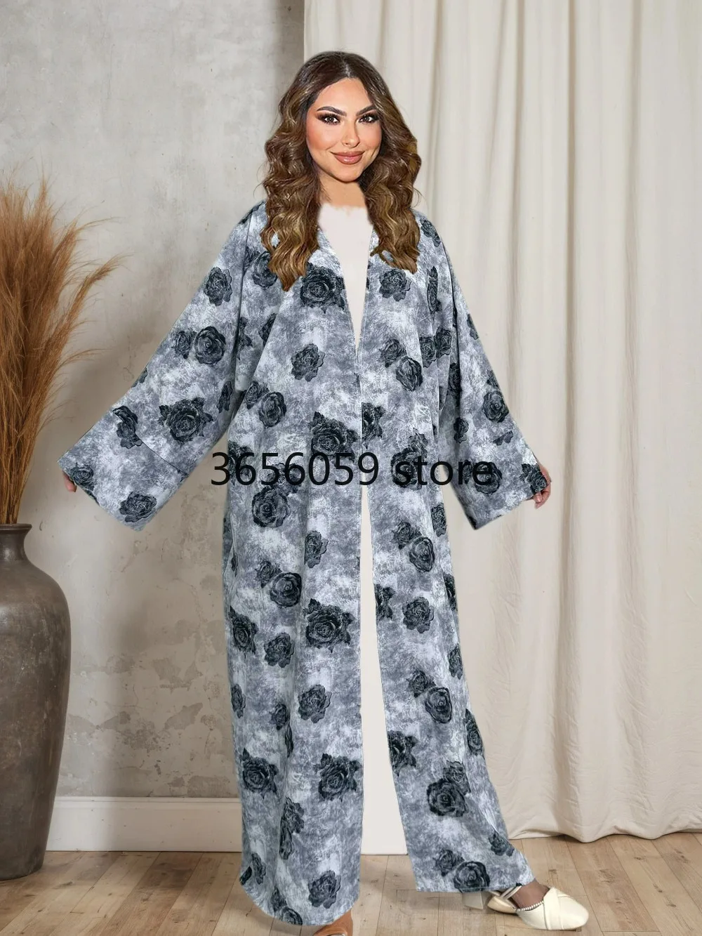 Abaya musulman d’été, Base grise, imprimé Rose noire, Long Cardigan pour femmes, vêtements islamiques élégants et modestes avec motif Floral artistique Abaya musulman d’été, Base grise, imprimé Rose noire, Long Cardigan pour femmes, vêtements islamiques élégants et modestes avec motif Floral artistique