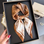 Écharpe femmes foulards en soie carré Bandana Hijab enveloppement fleur concepteur Foulard châle Foulard bandeau de cheveux Foulard de luxe