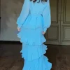 robe de soirée en mousseline de soie avec ceinture, décor de boutons en strass français, col rond, manches lanternes, maxi fermeture éclair au dos, ourlet à volants superposé