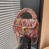 sac à bandoulière élégant au crochet avec pompon pour dames, sac fait à la main de style tendance avec textures tressées, nouvelle collection