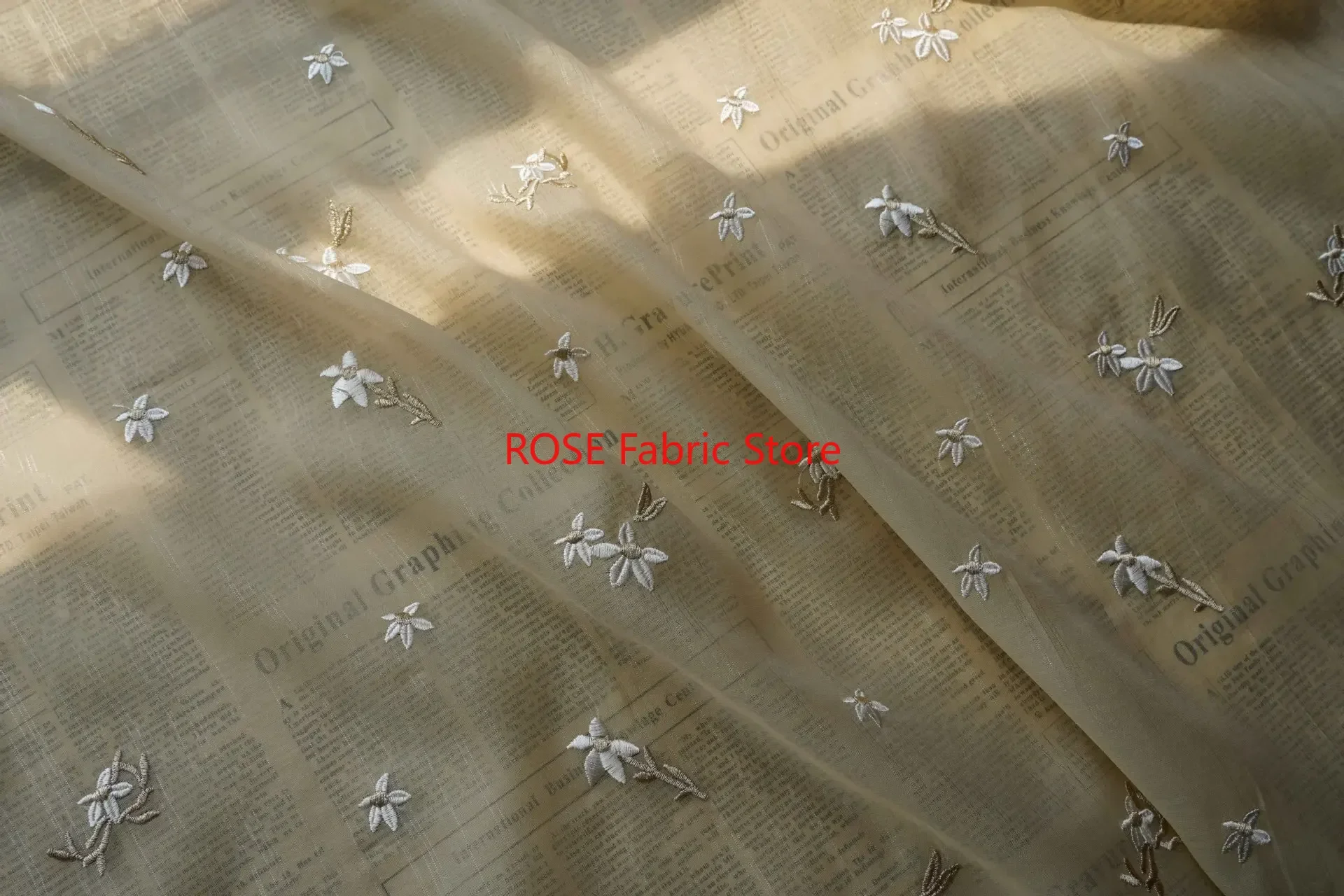 Petit tissu Jacquard doux en soie brillante, motif Floral Beige, pour chemise, robe de mariée, couture DIY, robe d'été, tissu de styliste