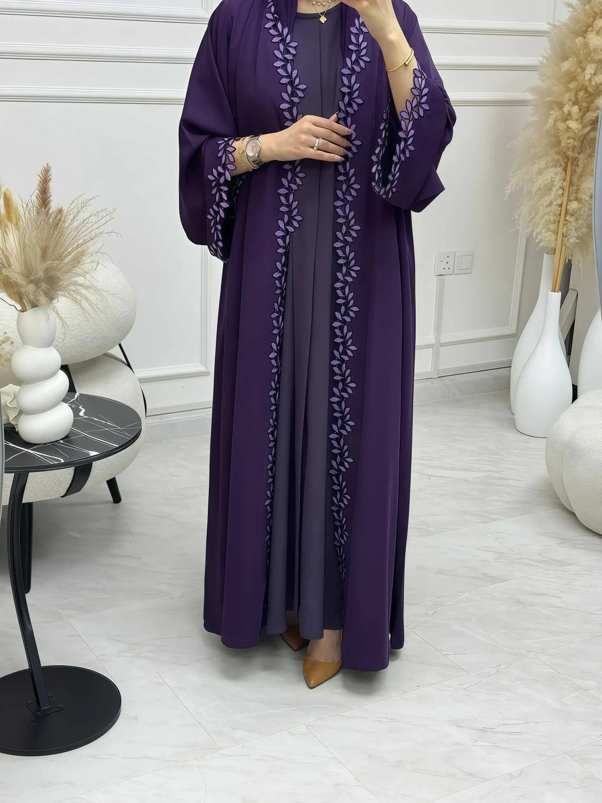 abaya violet élégant de dubaï pour femmes musulmanes – intrument conçu avec une pièce de broderie multicolore dans la mode modeste islamique