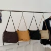 sac seau vintage 2025, sac à bandoulière chic pour femmes, bandoulière tendance sous les bras, fourre tout de banlieue polyvalent, sac à bandoulière texturé