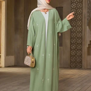 Abaya vert clair pour dames islamiques, détails de broderie blanche, idéal pour un usage quotidien au Qatar, du koweït et du Moyen-Orient