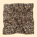 Écharpe rétro imprimée léopard de style coréen pour la décoration de vêtements pour femmes, écharpe carrée polyvalente et fine en imitation soie