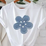 T-Shirt graphique Floral brodé, haut à manches courtes et col rond avec motif de fleurs bleues et blanches, amoureux de la mode, Chic et décontracté