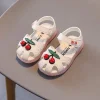 sandales à semelle souple pour bébé, chaussures de marche pour enfants, ajourées, antidérapantes, chaussures de plage pour filles, mignonnes cerises, douces et respirantes, nouvelle collection été 2025