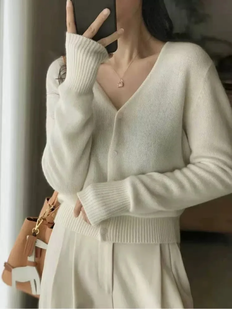 Cardigan court en cachemire pur 100 pour femmes, haut à col en v d’automne, manteau tricoté élégant de style européen Cardigan court en cachemire pur 100 pour femmes, haut à col en v d’automne, manteau tricoté élégant de style européen