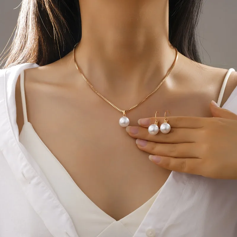 Ensemble de boucles d'oreilles et collier avec pendentif en Imitation de perles pour femmes, chaîne de couleur or Vintage, bijoux cadeau de fête de mariage pour filles