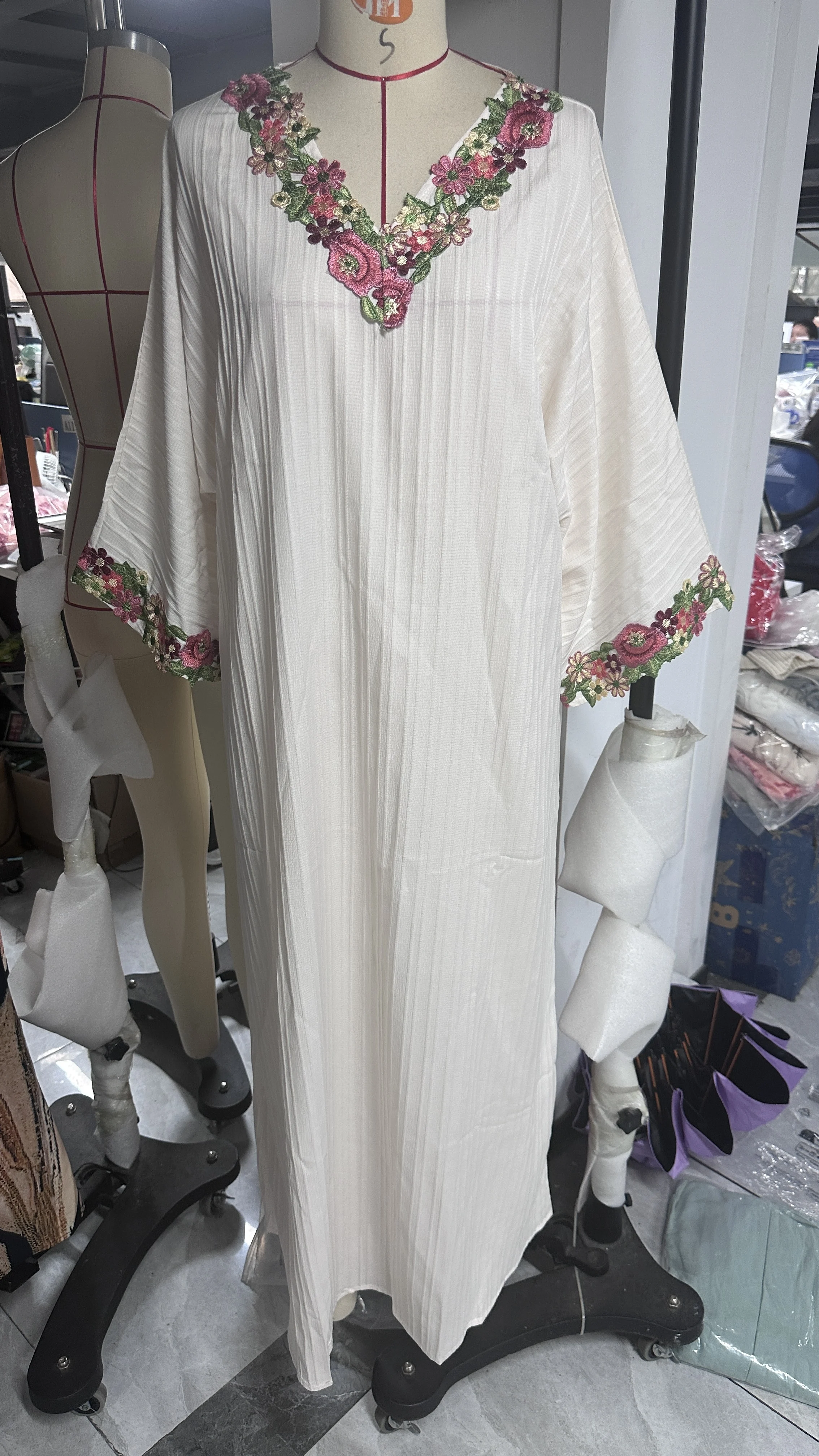 Femmes plissées Ramadan Abaya élégant dentelle broderie florale col en v robes de prière islamique robes arabes Robe