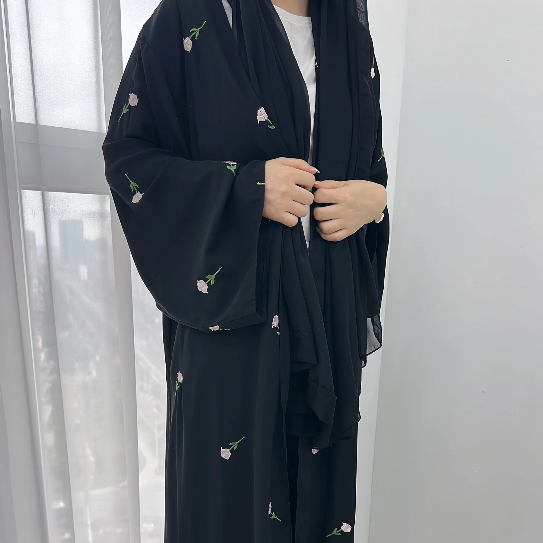 Cardigan Kimono brodé noir Abaya dubaï, caftan musulman de luxe pour femmes, vêtements islamiques turcs, nouvelle collection 2024 Cardigan Kimono brodé noir Abaya dubaï, caftan musulman de luxe pour femmes, vêtements islamiques turcs, nouvelle collection 2024