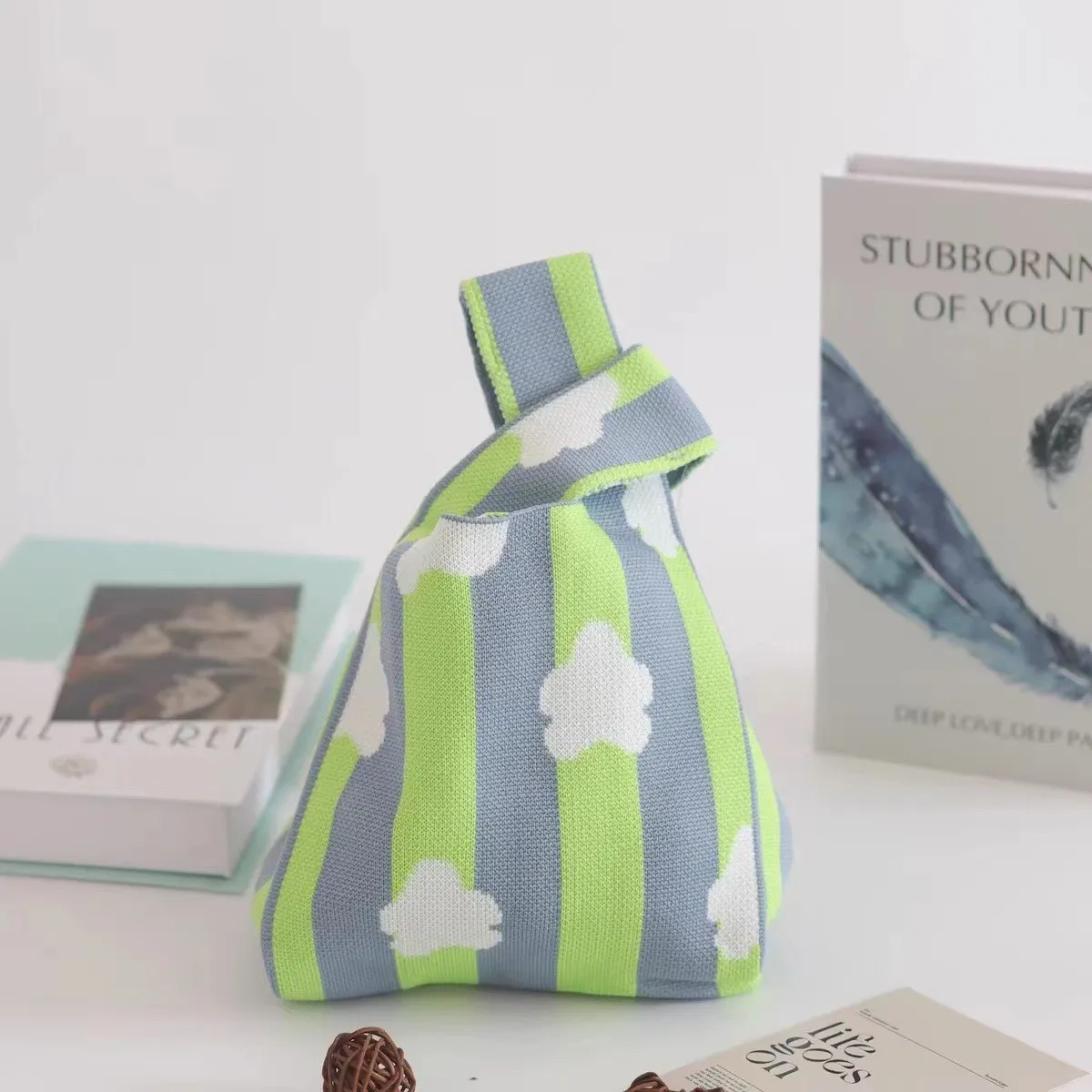Sac tricoté pour femmes, fourre-tout Portable pratique et exquis, sac de rangement Portable, sacs seau cadeaux, sacs de poignet à nœud pour femmes