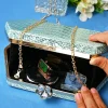 pochette avec chaîne en métal pour femmes, petit sac à bandoulière exquis à la mode pour fêtes et mariages