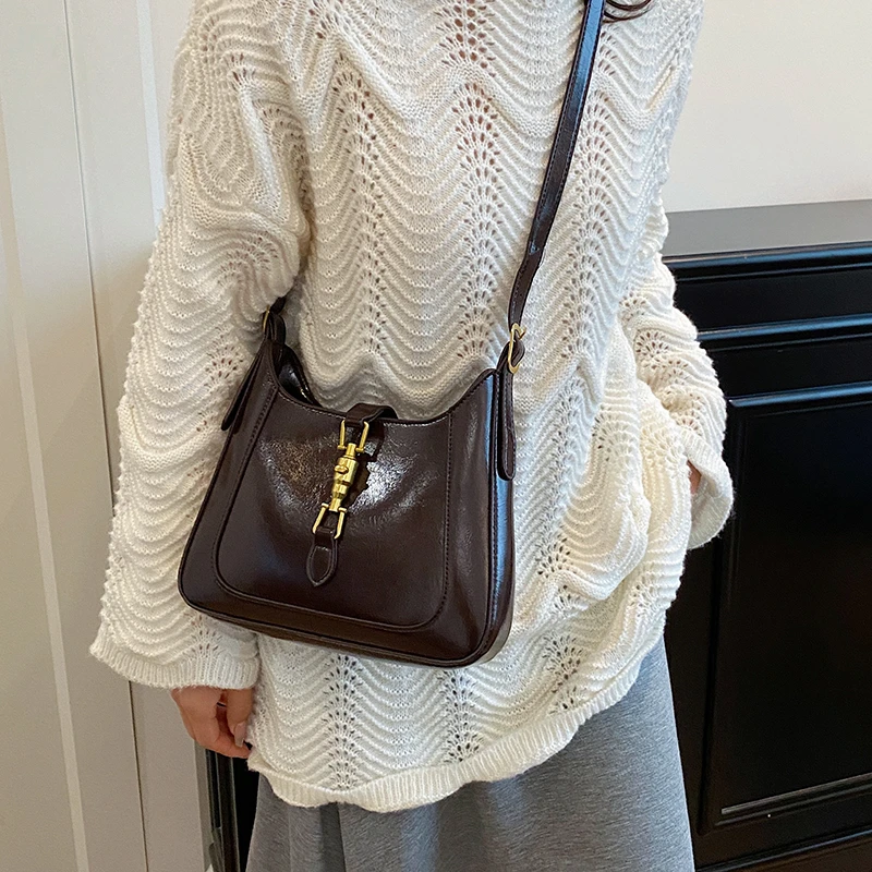 sac à main en cuir de luxe pour femmes, fourre tout classique de styliste, fourre tout élégant pour dressing moderne et chic