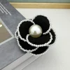 broches élégantes en perles et strass pour femmes, épingles à revers en tissu coréen, fleur de camélia, manteaux, pull, badge, accessoires