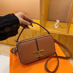 Chic ​   Petit sac carré tendance 2025, sac à bandoulière avec sangle en chaîne pour femmes, cuir souple polyvalent ​   Sac à main bandoulière pour le jour à la nuit