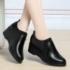 chaussures en cuir à talons compensés pour femmes, escarpins décontractés à semelle souple, polyvalents et confortables, couleur unie, nouvelle collection 2025