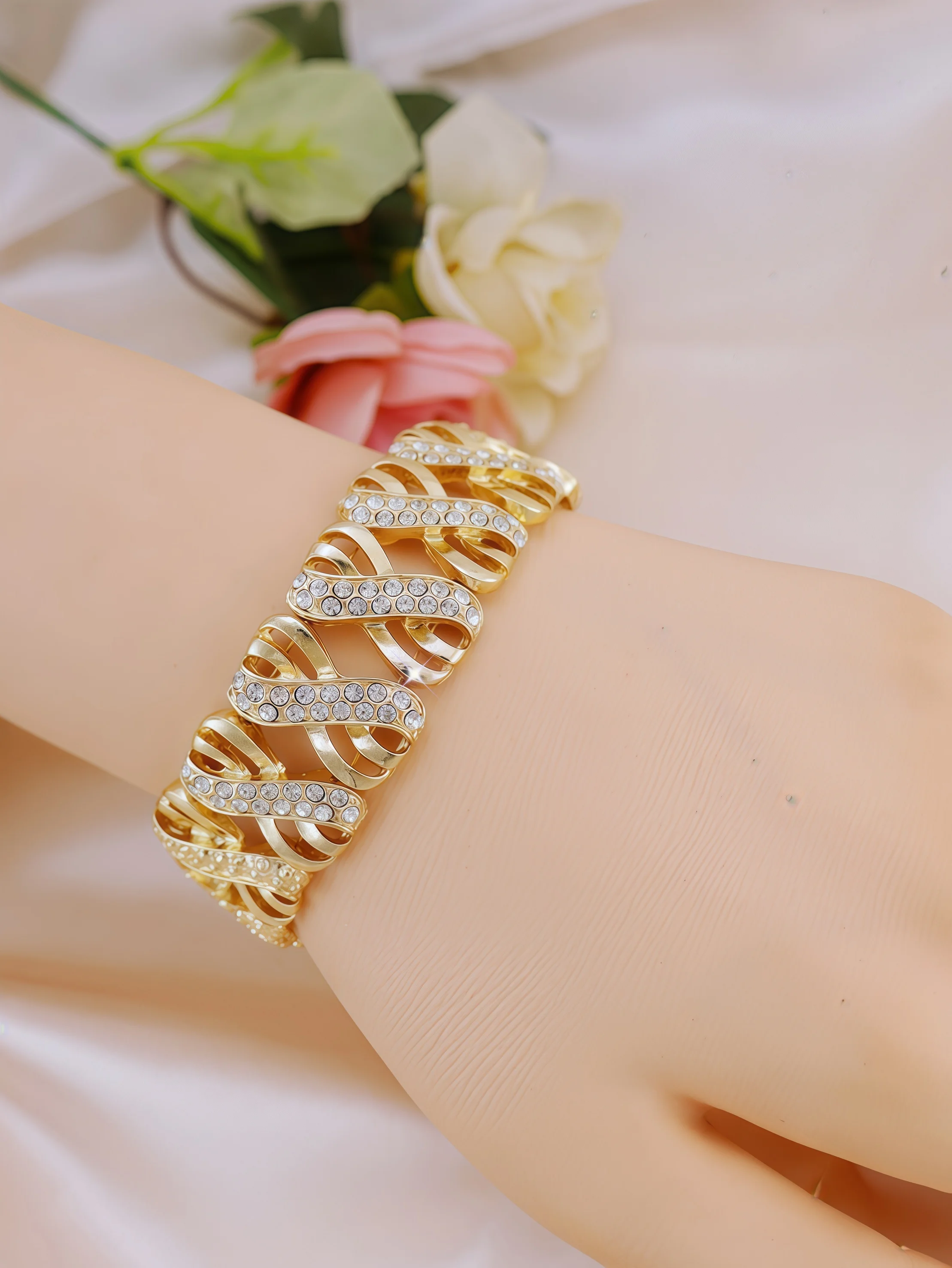 Ensemble de bijoux de mariée traditionnels 5 pièces, plaqué or 18 carats, nœud élégant, design infini avec strass pour combler votre tenue quotidienne