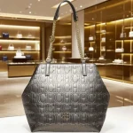 Carolina Herrera Chic – sac à bandoulière Hexagonal structuré pour femmes, fourre-tout de couleur unie, grande capacité, Design imprimé de lettres