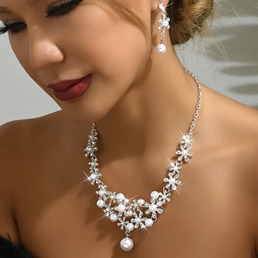 Ensemble de bijoux élégants en strass, collier de perles en alliage Vintage, oreilles scintillantes, collier de fleurs de Style coréen pour fête