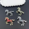 broches cheval classiques en strass pour femmes, épingles à revers en forme d'animal du zodiaque, accessoires pour vêtements de fête décontractés, cadeaux du nouvel an