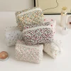 sac à cosmétiques de voyage chic avec design floral, rouge à lèvres matelassé compact et pochette de maquillage, organisateur pour femmes