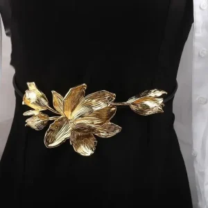 Ceinture à fleurs en métal doré rétro pour femmes, personnalité exceptionnelle, corde en cuir noir, décoration de robe, chaîne de taille, nouveau 2DBP