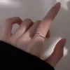 bague fine et simple en argent, bijoux à la mode et exquis, adaptés aux femmes charmantes à porter comme cadeaux lors des fêtes de fiançailles, nouvelle collection