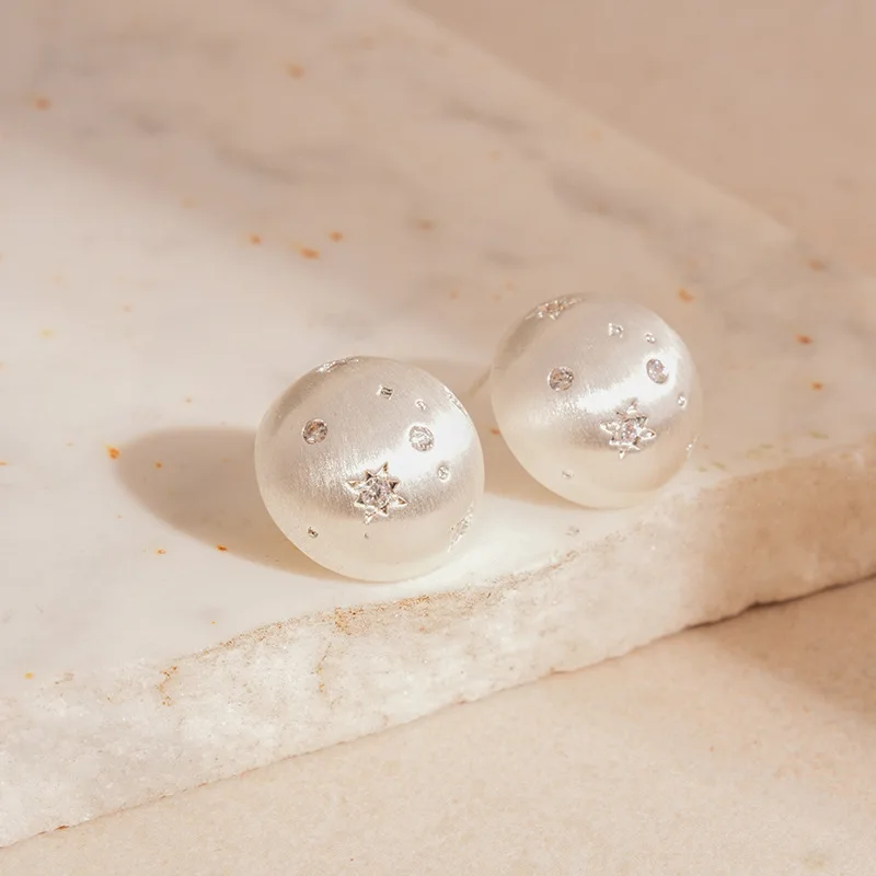 Boucles d'oreilles rondes semi-circulaires brossées, simples, minimalistes, incrustées de strass, accessoires d'oreille pour femmes et filles