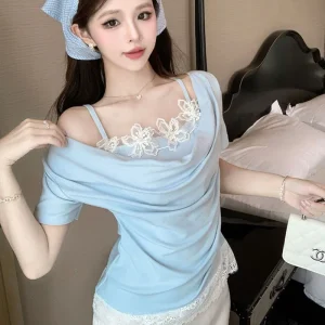 T-shirt à manches courtes épissé avec bordure en dentelle pour femmes, faux haut Unique deux pièces à col rond, nouvelle collection été 2025