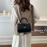 Pochette tendance pour femmes, Silhouette élégante en Faux cuir, adaptée aux soirées, événements, mariages, fêtes, élégante et compacte