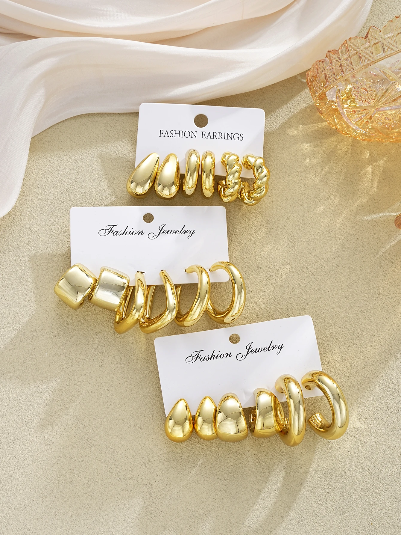 Ensemble de boucles d'oreilles pour femmes, 18 pièces, simple, élégant, vintage, luxueux, brillant, géométrique, irrégulier, torsadé, boucles d'oreilles en forme de larme, élégantes et polyvalentes, adaptées aux fêtes quotidiennes