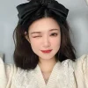 bande de cheveux pour femme avec double nœud en satin, adaptée pour sortir, améliore la hauteur de la couronne et exude un charme haut de gamme.