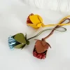 accessoire de sac boule de pompon de fleur chic et décoration de voiture ; pendentif en cuir de luxe