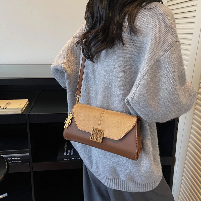 Sac à bandoulière minimaliste courbé, détail au point supérieur raffiné, Silhouette non commune pour les escapades chics, luxe sans effort
