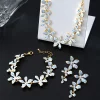 ensemble de bijoux plaqués or 18 carats pour femmes, design classique, collier brillant, boucles d'oreilles et bracelet à fleurs, ensemble de 3 pièces à la mode, m237