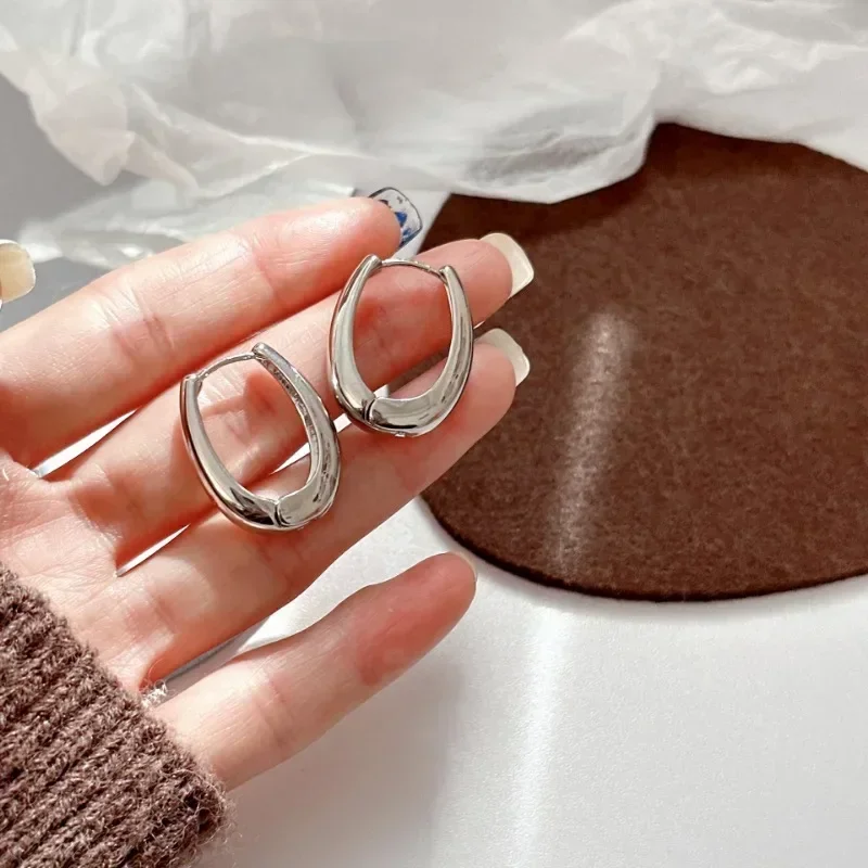 Boucles d'oreilles créoles ovales minimalistes pour femmes, géométrie en métal, document doré, cadeau de bijoux féminins, nouveau design, tendance de la mode