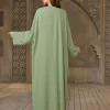 abaya vert clair pour dames islamiques, détails de broderie blanche, idéal pour un usage quotidien au qatar, du koweït et du moyen orient