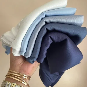Chaud Premium Satin froissé Hijab écharpe en mousseline de soie châle plaine femmes musulmanes Hijabs respirant Islam femmes Turban plissé écharpe Ramadan Chaud Premium Satin froissé Hijab écharpe en mousseline de soie châle plaine femmes musulmanes Hijabs respirant Islam femmes Turban plissé écharpe Ramadan