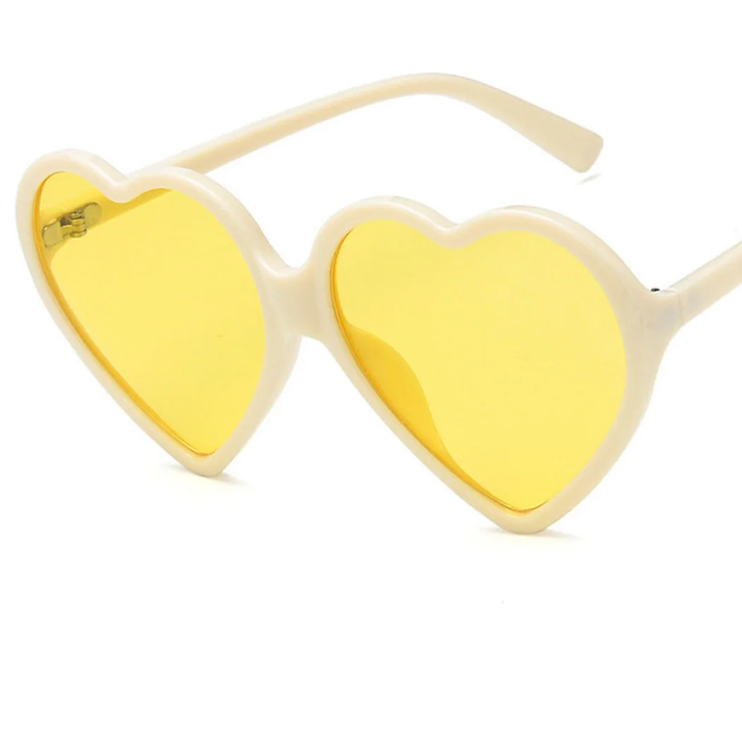 Femmes mignon Sexy lunettes de soleil mode amour coeur lunettes de soleil marque concepteur rétro Vintage pas cher lunettes de soleil nuances rouges