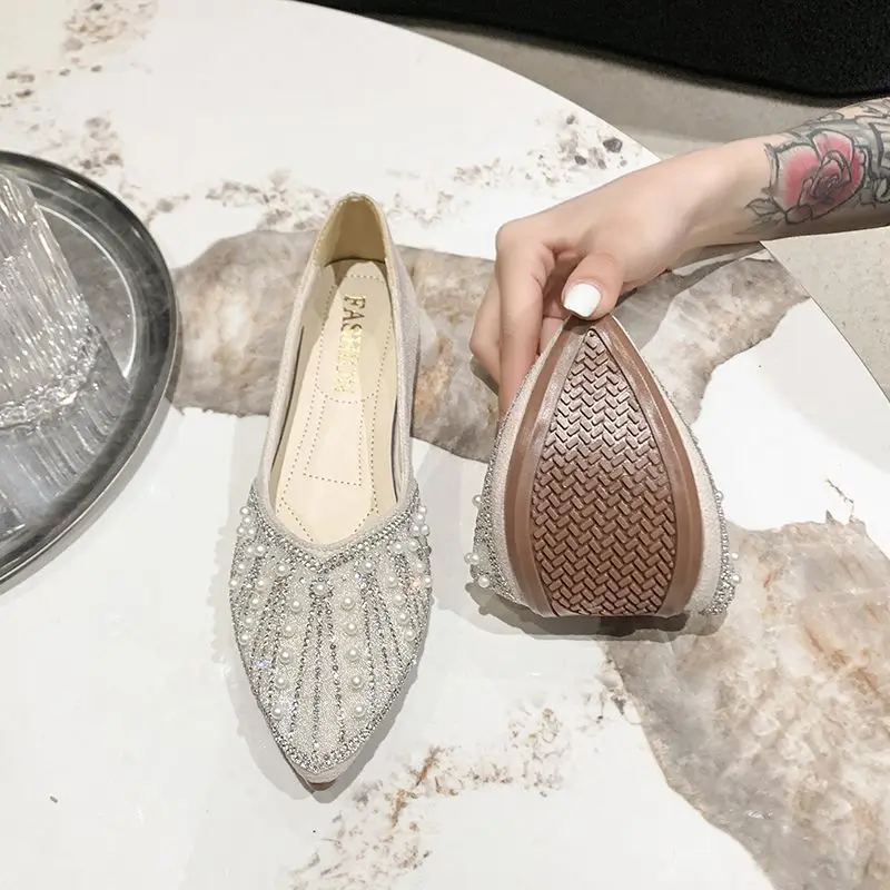 chaussures plates polyvalentes à la mode, chaussures simples pointues, perle d'eau, diamant, nouveau style nickel é, printemps et automne 2024